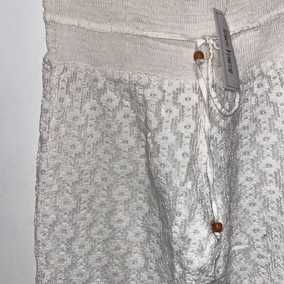NWT Liam Hangs White Crochet Boho Cover-up Women's Pants Size L/XL - Picture 4 of 11